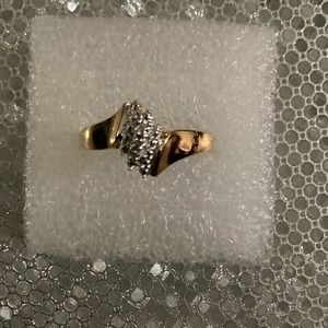 Holsted Jewelers Diamond Accent Cluster Ring Size 11